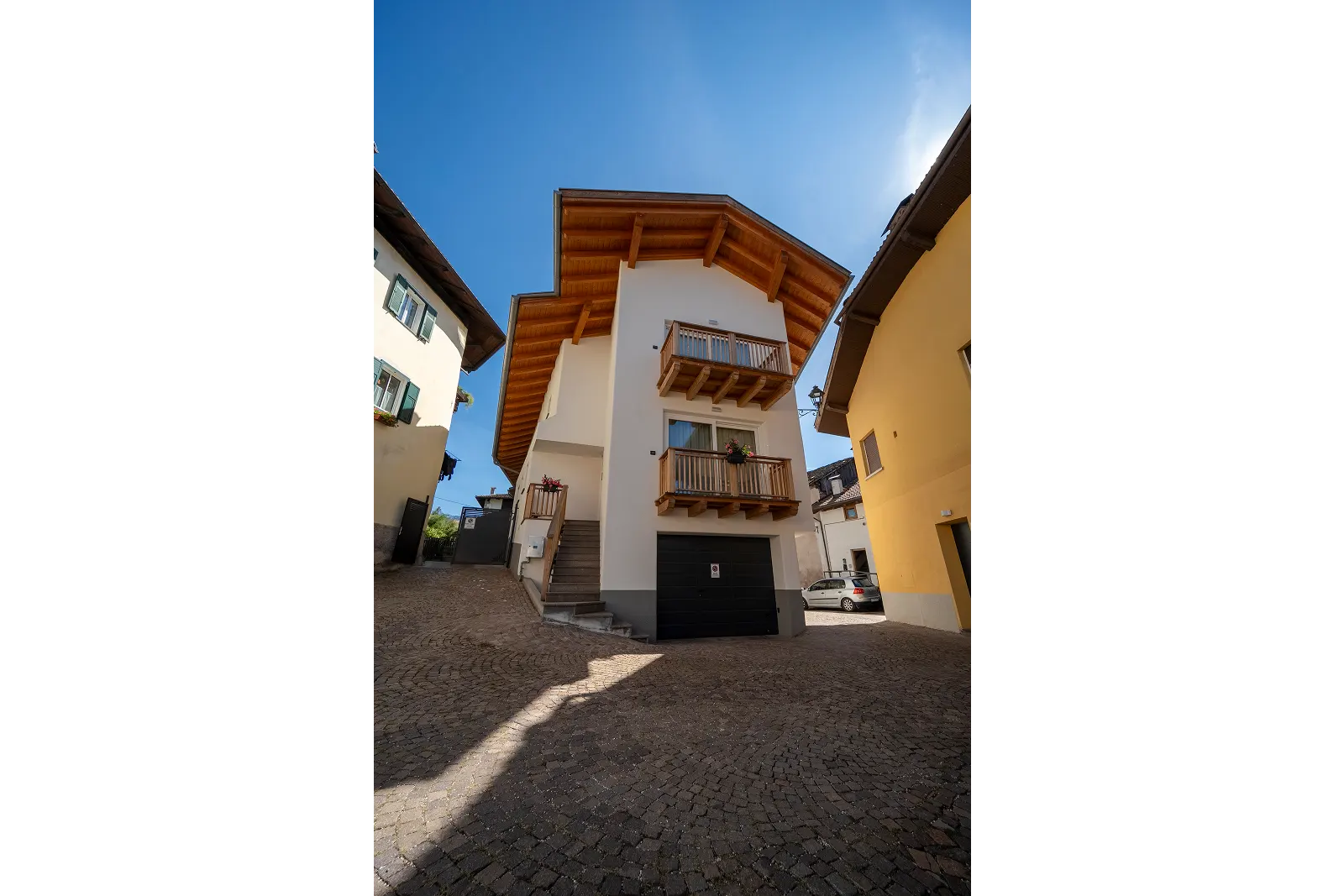 Restauro esterni e rifacimento tetto per abitazione in centro storico a Castello di Fiemme