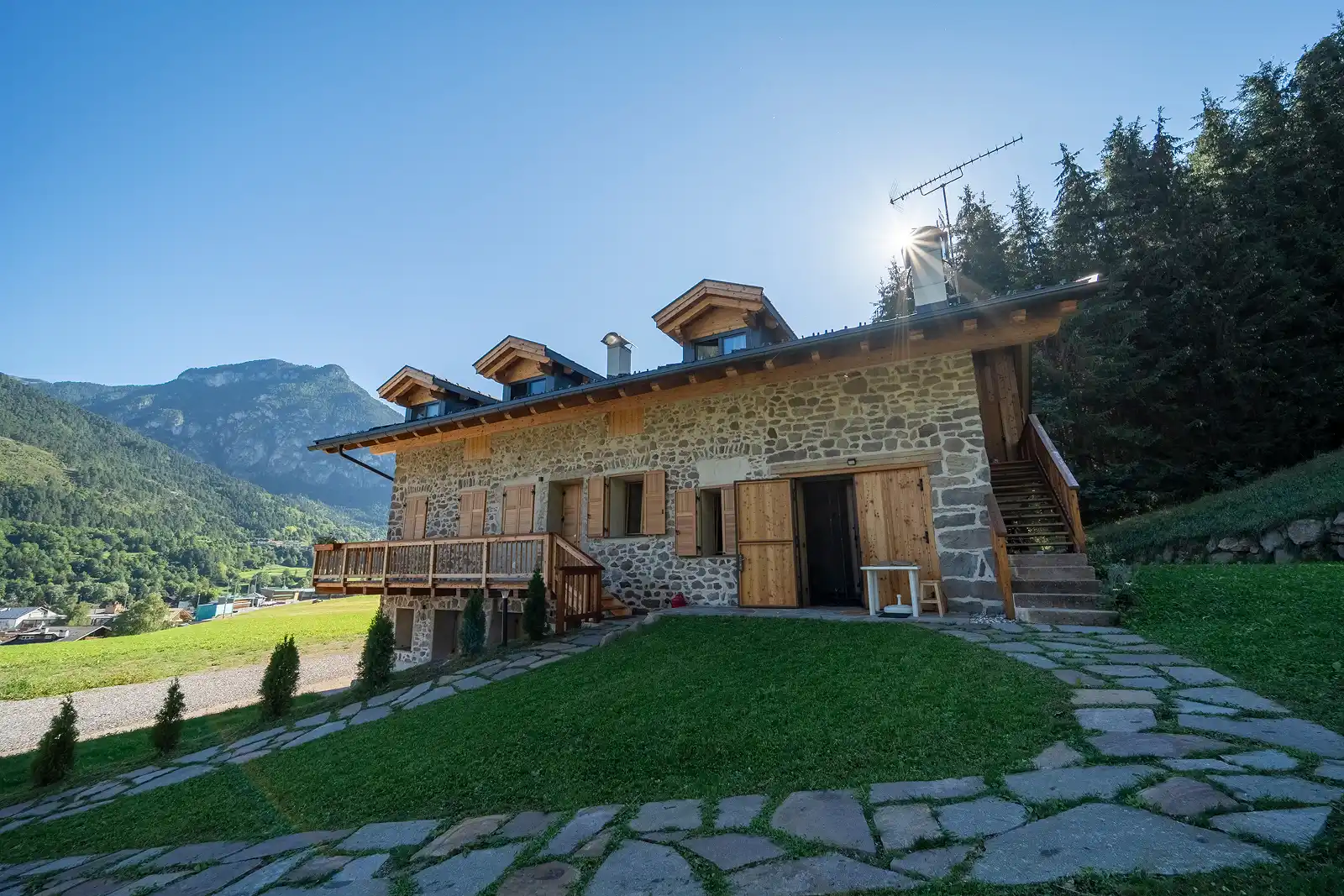 Immobile ristrutturato a Lago di Tesero con giardino