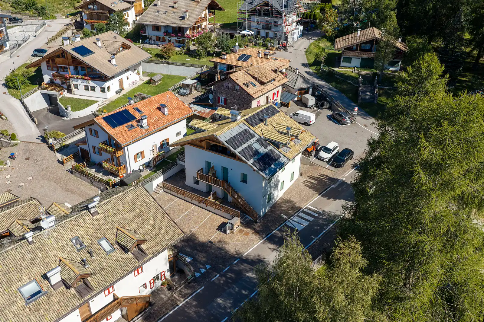 Quartiere di case ristrutturate a Varena in Val di Fiemme