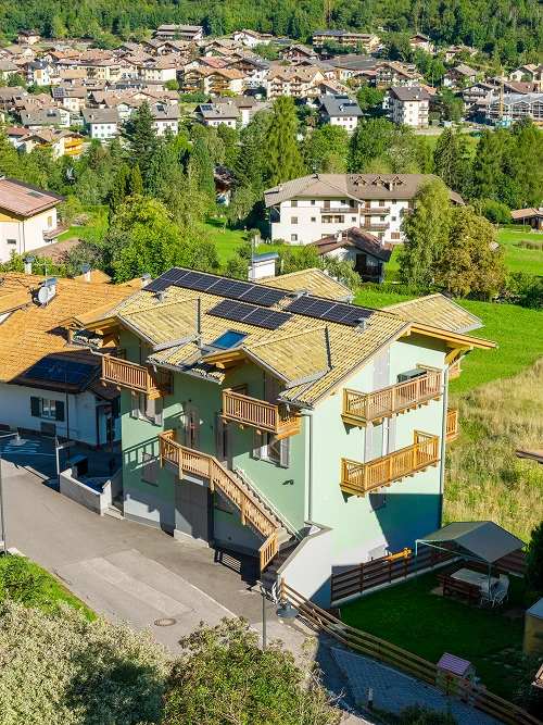 Condominio nelle Dolomiti ristrutturato da 2R Group a Ziano di Fiemme
